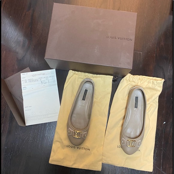 Louis Vuitton Shoes - Louis Vuitton tan ballet flats size 38